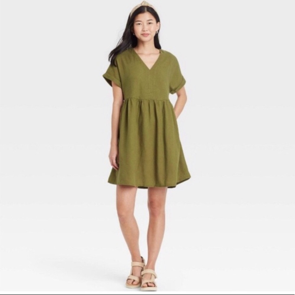 Linen summer dress with pockets! V-neck, loose fit. Size L. NWT!